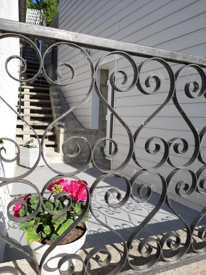 Maison De Campagne En Pierre Bleue-Wifi Et Parking Bousignies-sur-Roc Екстериор снимка